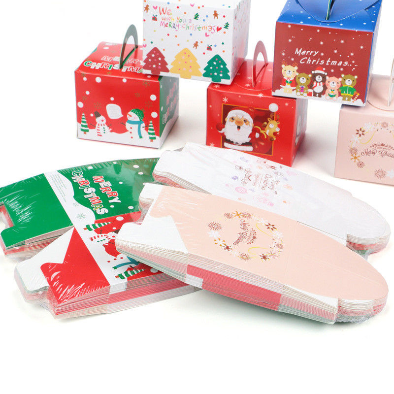 Natale bianco di immaginazione del cartone che imballa le scatole per Apple ed i calzini